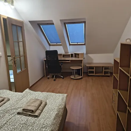 Uresova Residence, 145M2 Apartment Near Metro Prága