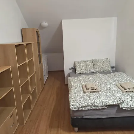 Uresova S Terasou A 3loznice Lägenhet