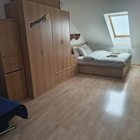 Lägenhet Uresova S Terasou A 3loznice