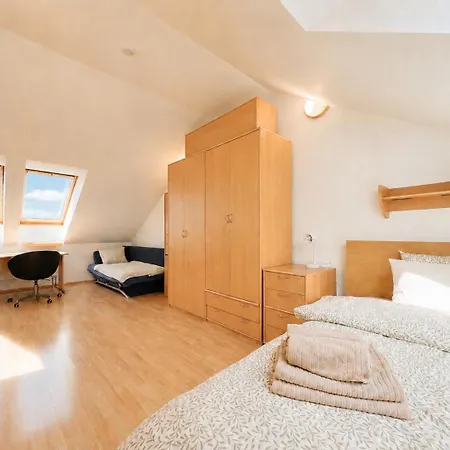 Apartment Uresova S Terasou A 3loznice Prague